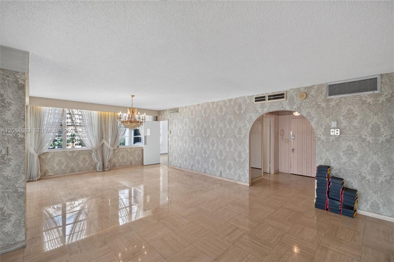 5660 W Collins Ave, Unit 6D, Miami Beach, FL 33140 Photo