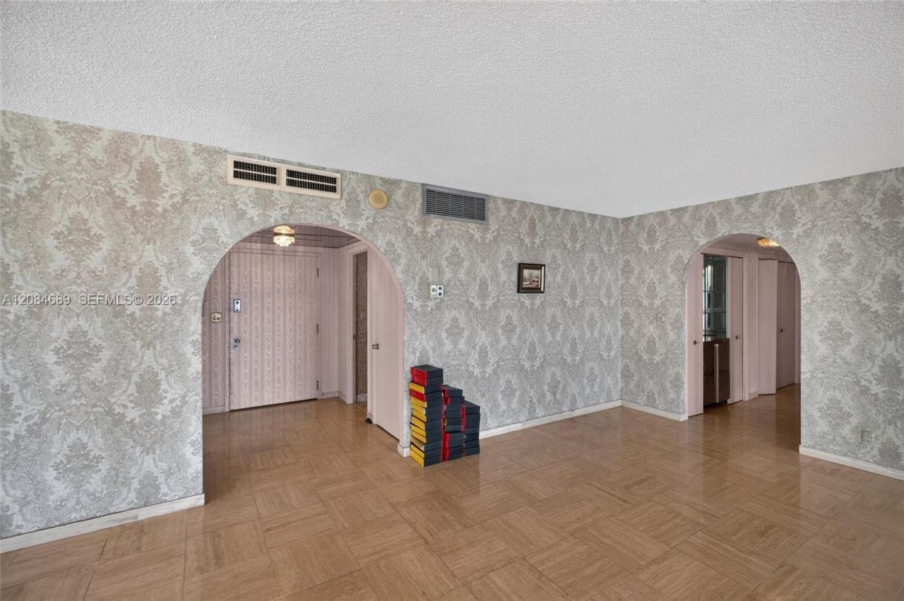 5660 W Collins Ave, Unit 6D, Miami Beach, FL 33140 Photo