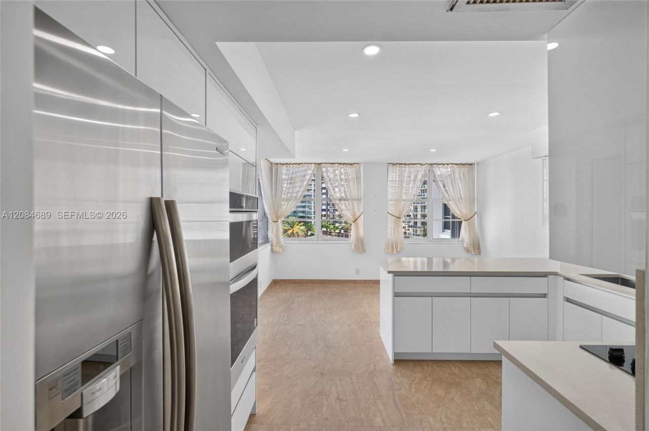 5660 W Collins Ave, Unit 6D, Miami Beach, FL 33140 Photo