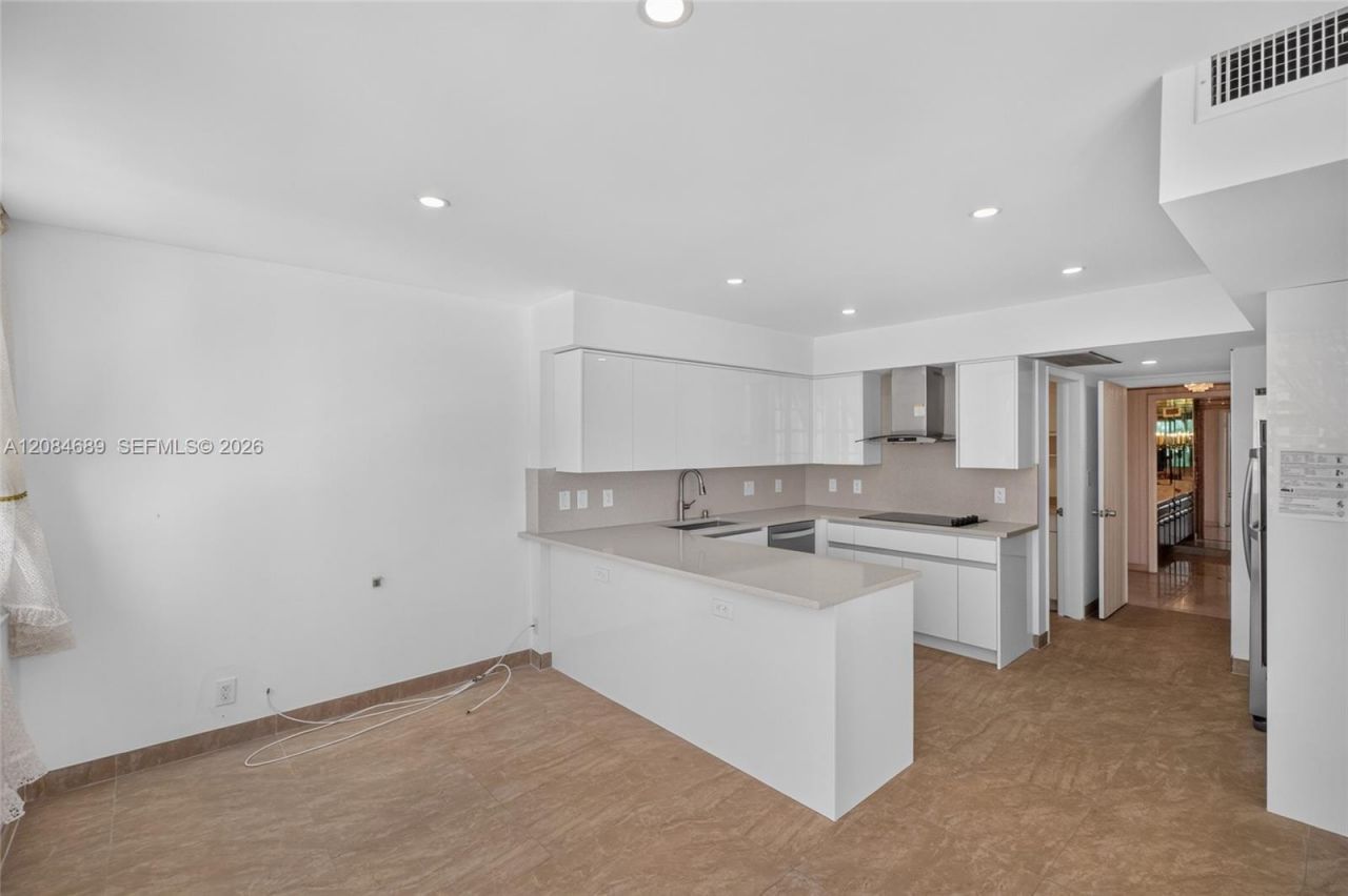 5660 W Collins Ave, Unit 6D, Miami Beach, FL 33140 Photo
