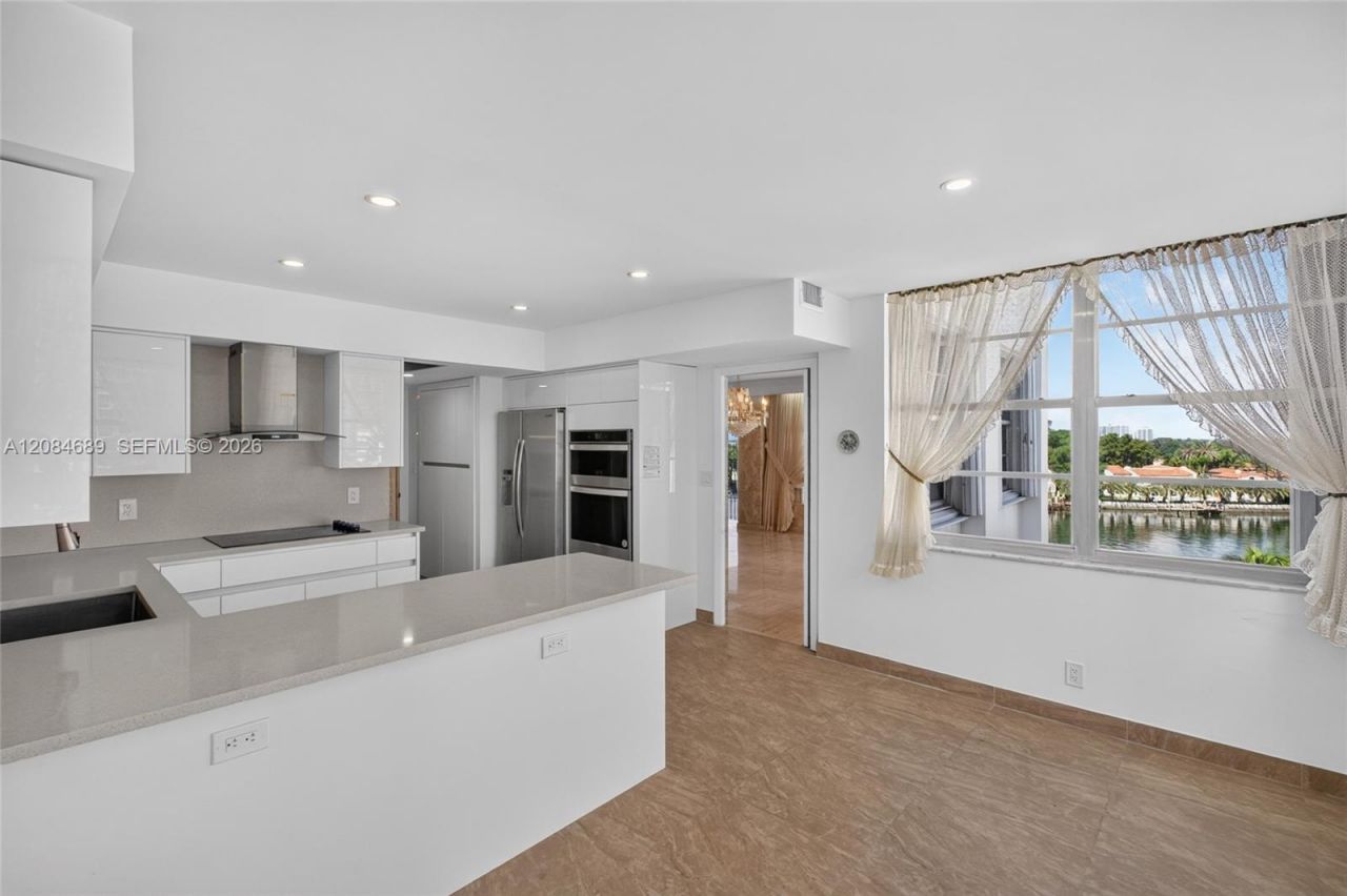 5660 W Collins Ave, Unit 6D, Miami Beach, FL 33140 Photo