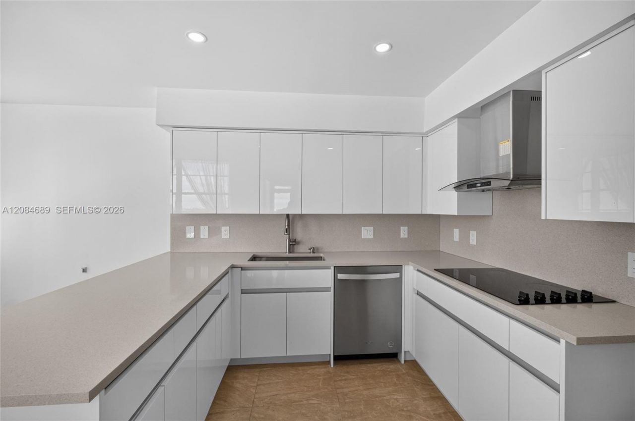 5660 W Collins Ave, Unit 6D, Miami Beach, FL 33140 Photo