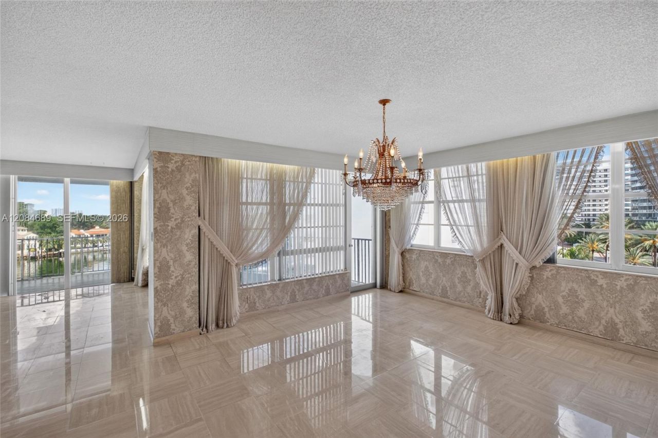 5660 W Collins Ave, Unit 6D, Miami Beach, FL 33140 Photo