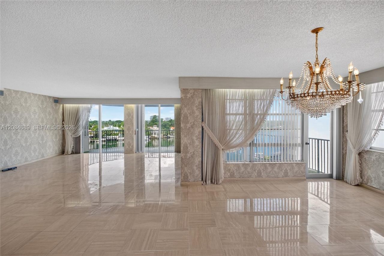5660 W Collins Ave, Unit 6D, Miami Beach, FL 33140 Photo
