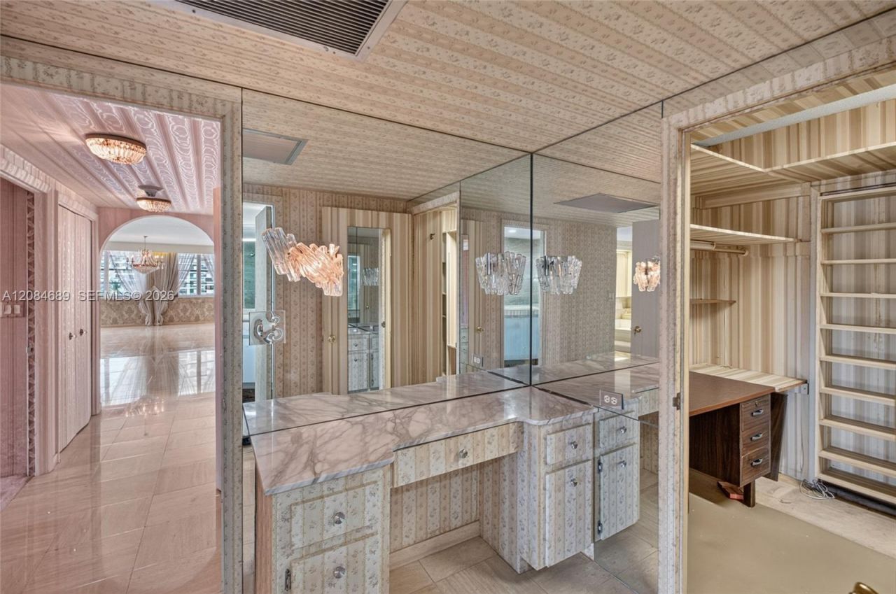 5660 W Collins Ave, Unit 6D, Miami Beach, FL 33140 Photo