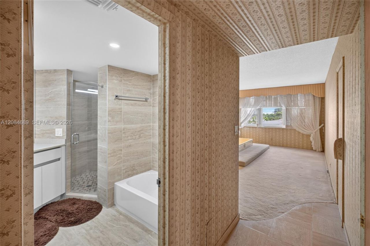 5660 W Collins Ave, Unit 6D, Miami Beach, FL 33140 Photo