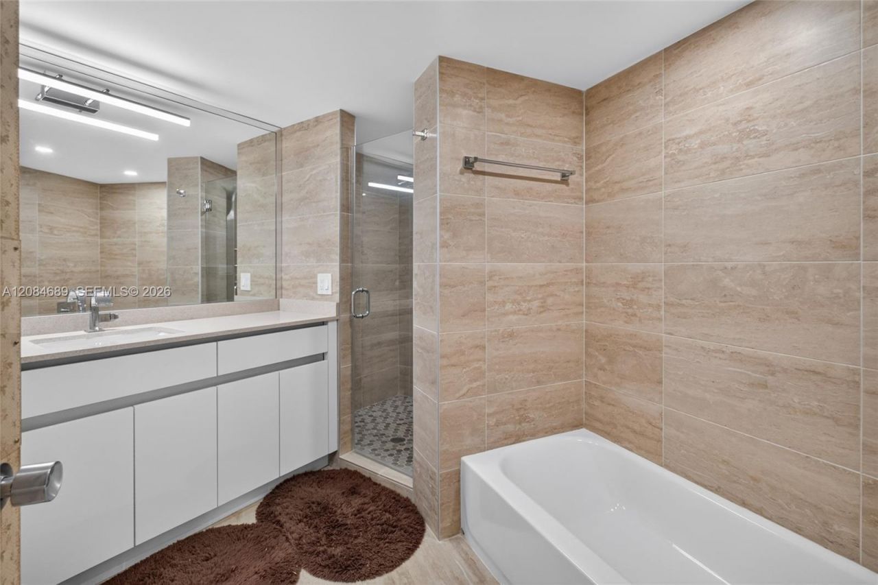 5660 W Collins Ave, Unit 6D, Miami Beach, FL 33140 Photo