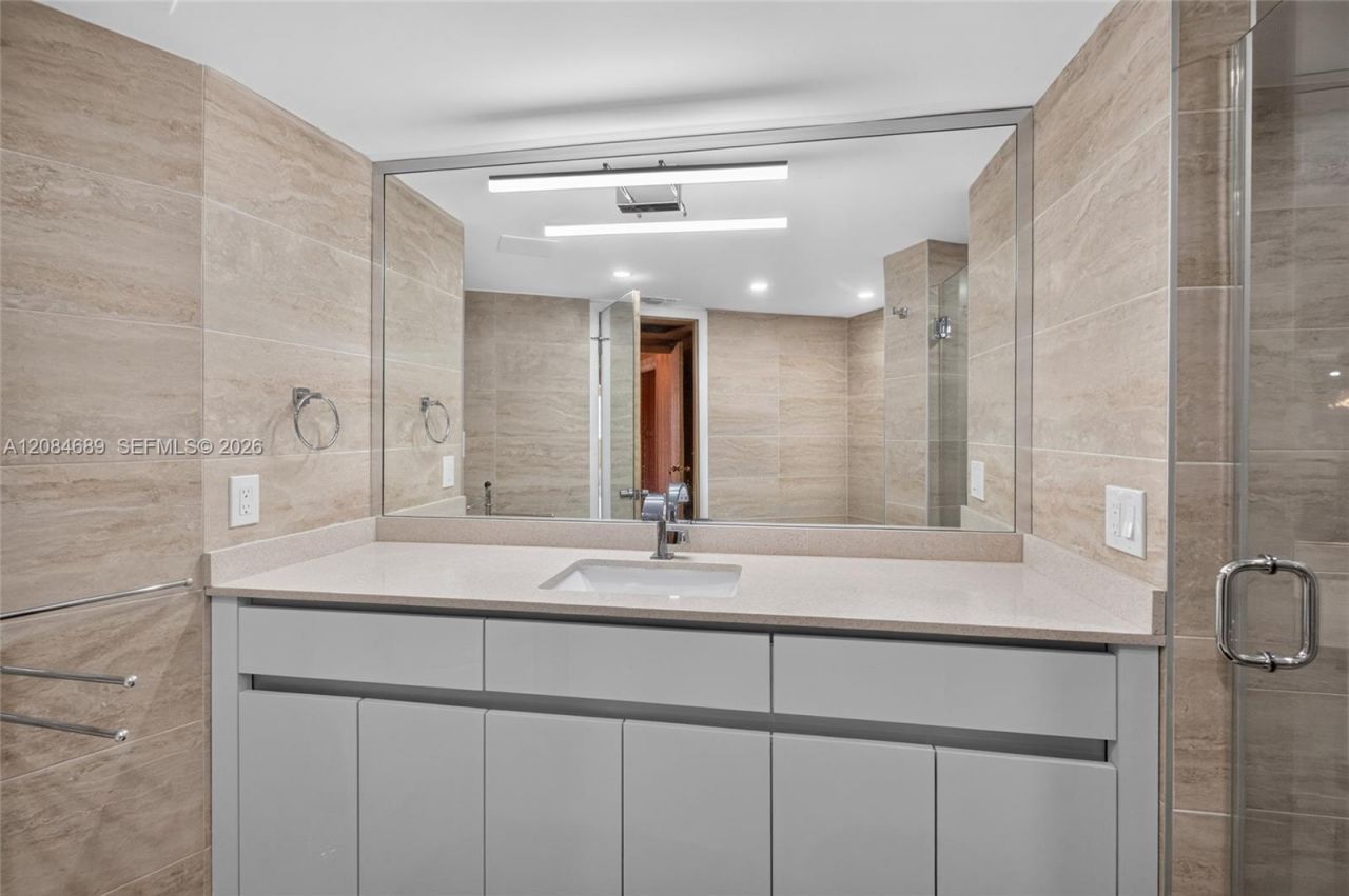 5660 W Collins Ave, Unit 6D, Miami Beach, FL 33140 Photo