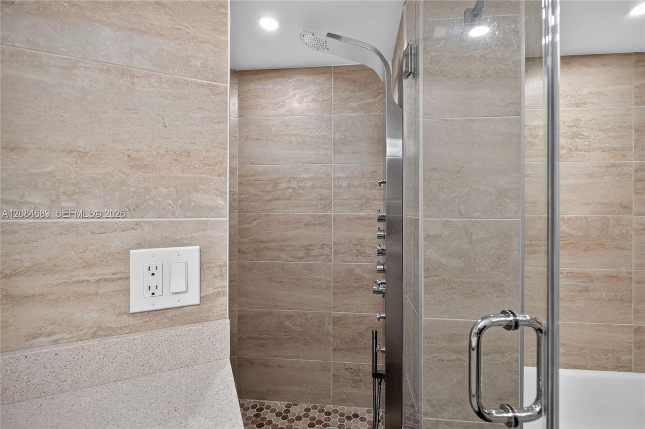 5660 W Collins Ave, Unit 6D, Miami Beach, FL 33140 Photo