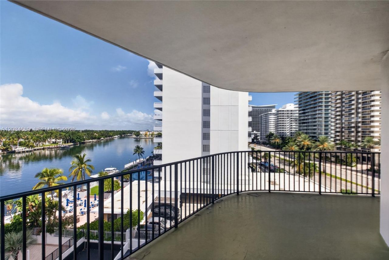 5660 W Collins Ave, Unit 6D, Miami Beach, FL 33140 Photo