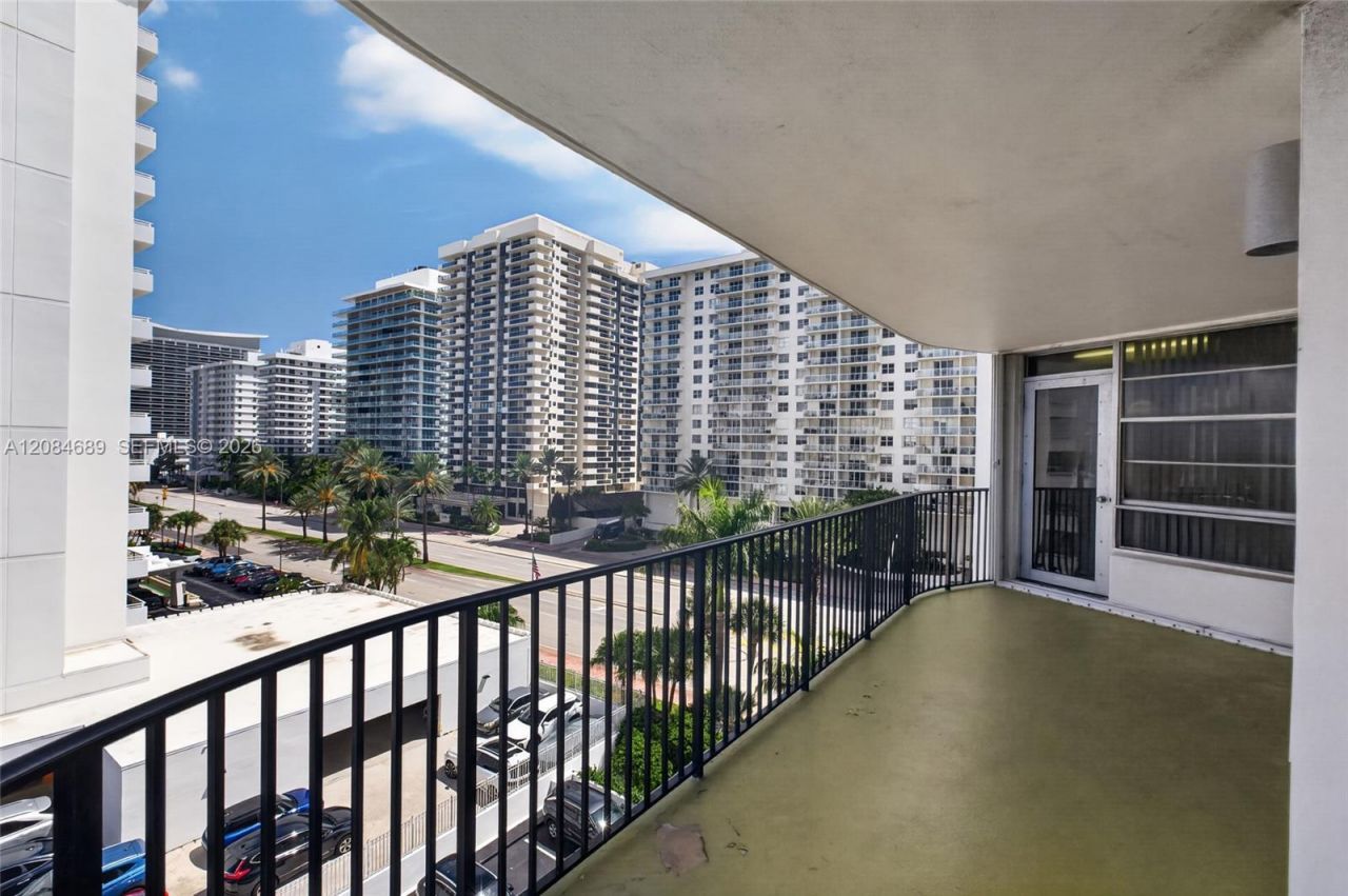 5660 W Collins Ave, Unit 6D, Miami Beach, FL 33140 Photo