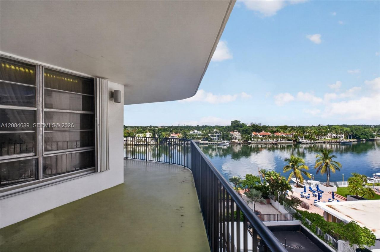 5660 W Collins Ave, Unit 6D, Miami Beach, FL 33140 Photo