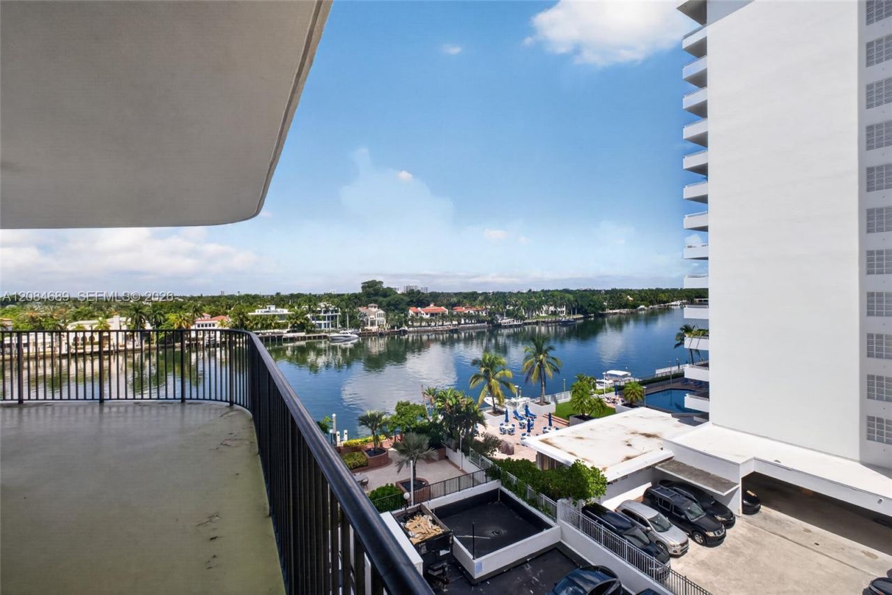 5660 W Collins Ave, Unit 6D, Miami Beach, FL 33140 Photo