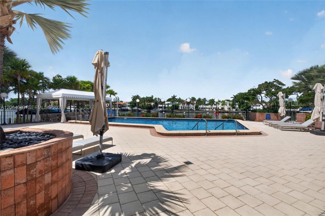 5660 W Collins Ave, Unit 6D, Miami Beach, FL 33140 Photo