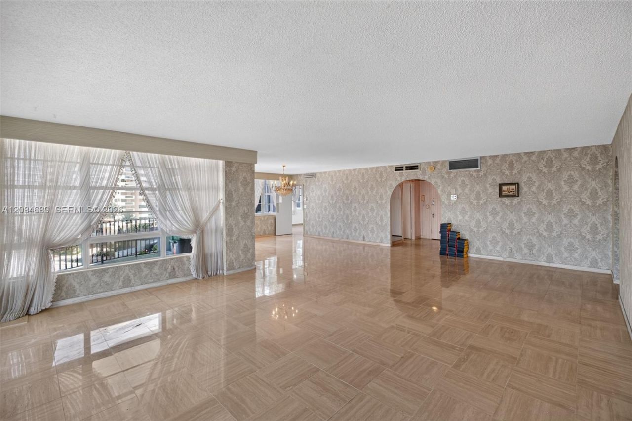 5660 W Collins Ave, Unit 6D, Miami Beach, FL 33140 Photo