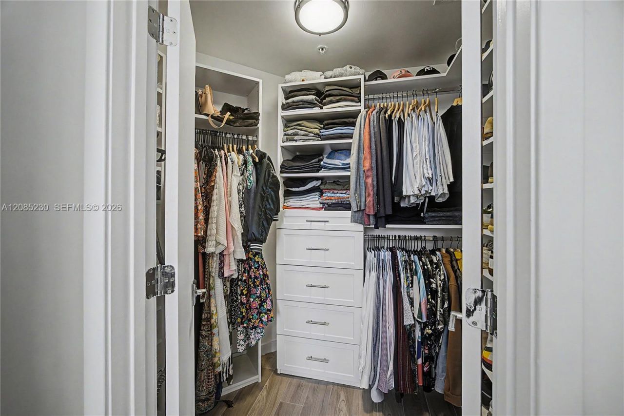 999 SW 1st Ave , Unit 2407, Miami, FL 33130 Photo