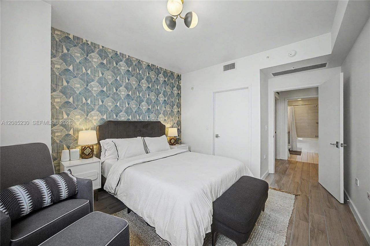 999 SW 1st Ave , Unit 2407, Miami, FL 33130 Photo