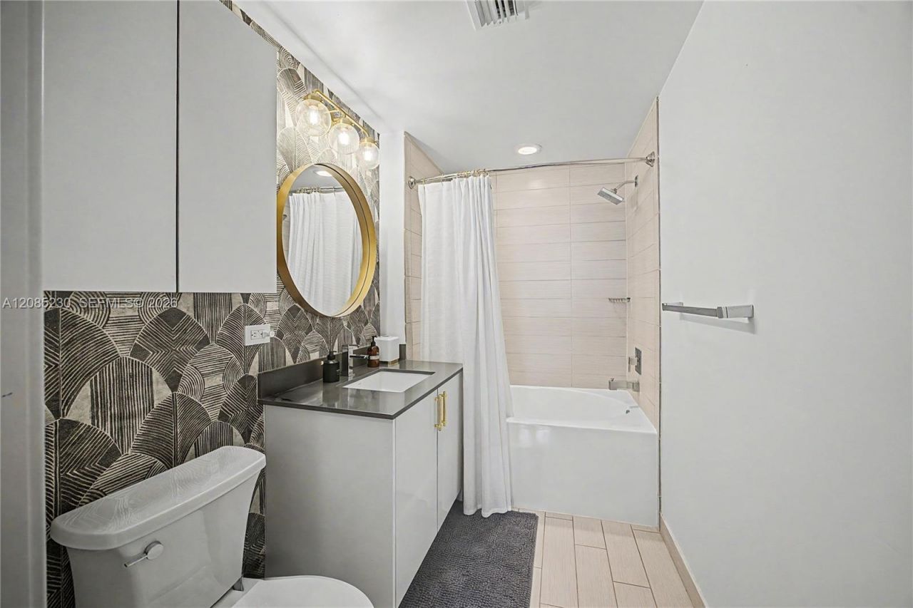 999 SW 1st Ave , Unit 2407, Miami, FL 33130 Photo