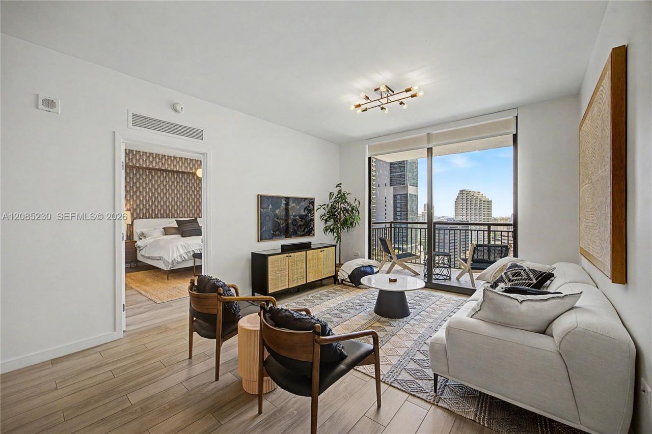 999 SW 1st Ave , Unit 2407, Miami, FL 33130 Photo