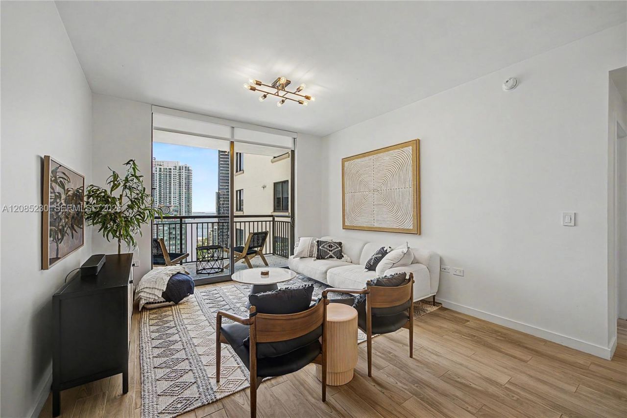 999 SW 1st Ave , Unit 2407, Miami, FL 33130 Photo