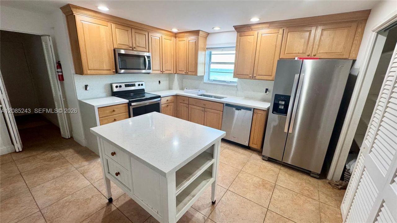 5825 Collins Ave, Unit 5G, Miami Beach, FL 33140 Photo