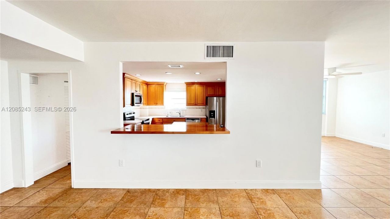 5825 Collins Ave, Unit 5G, Miami Beach, FL 33140 Photo
