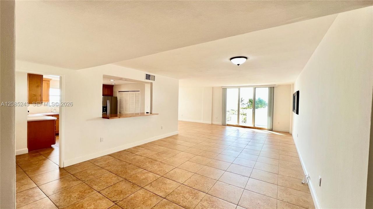 5825 Collins Ave, Unit 5G, Miami Beach, FL 33140 Photo