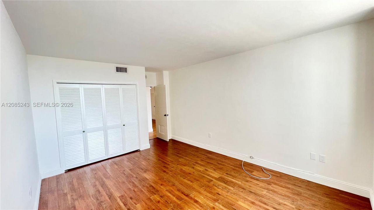 5825 Collins Ave, Unit 5G, Miami Beach, FL 33140 Photo