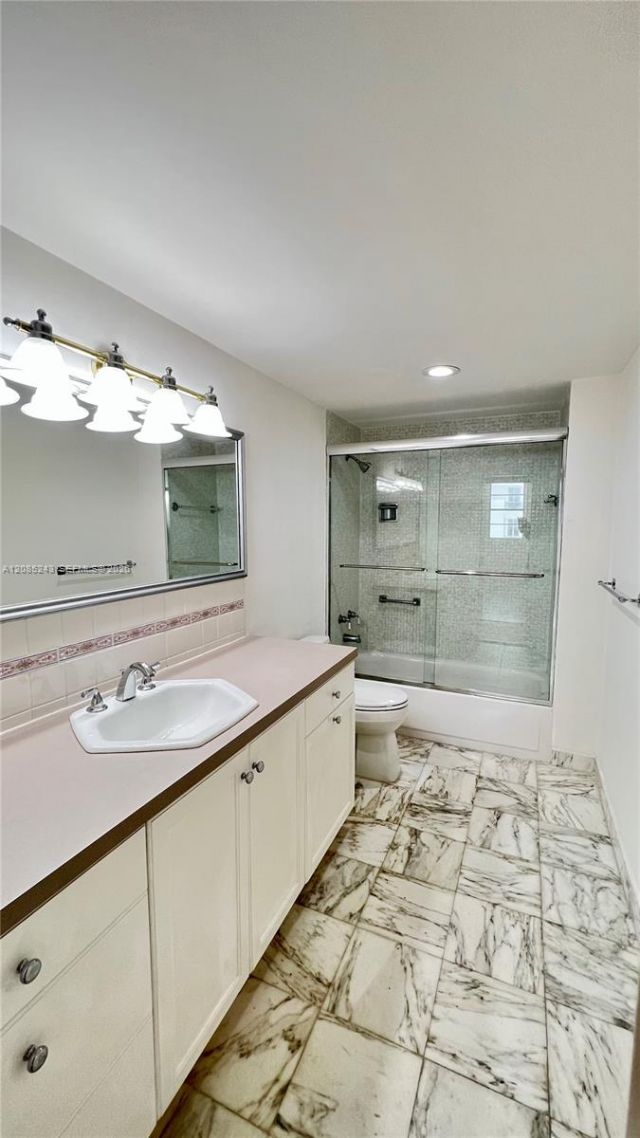 5825 Collins Ave, Unit 5G, Miami Beach, FL 33140 Photo