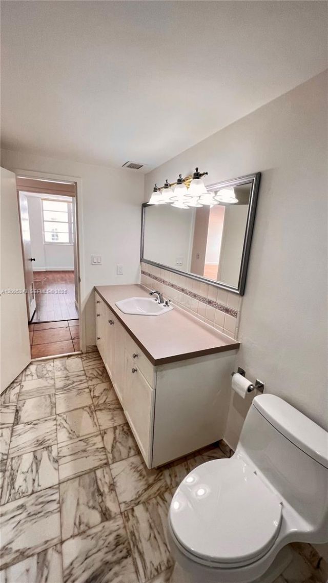 5825 Collins Ave, Unit 5G, Miami Beach, FL 33140 Photo