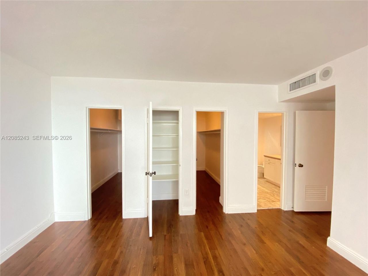 5825 Collins Ave, Unit 5G, Miami Beach, FL 33140 Photo