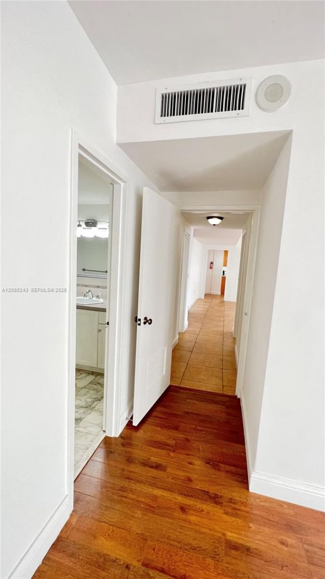 5825 Collins Ave, Unit 5G, Miami Beach, FL 33140 Photo