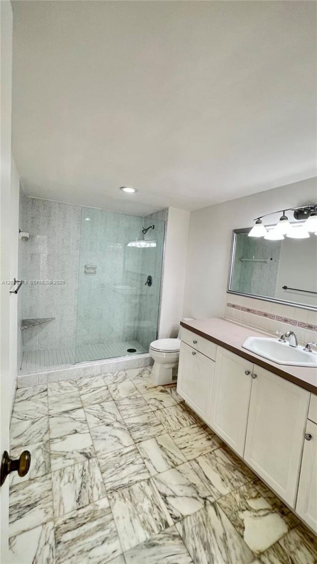 5825 Collins Ave, Unit 5G, Miami Beach, FL 33140 Photo