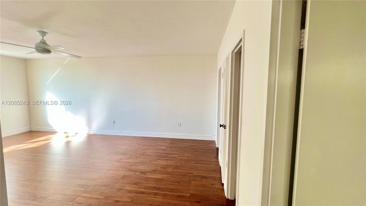 5825 Collins Ave, Unit 5G, Miami Beach, FL 33140 Photo