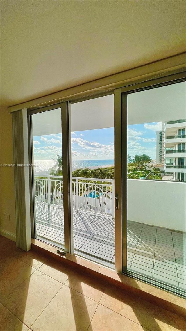 5825 Collins Ave, Unit 5G, Miami Beach, FL 33140 Photo
