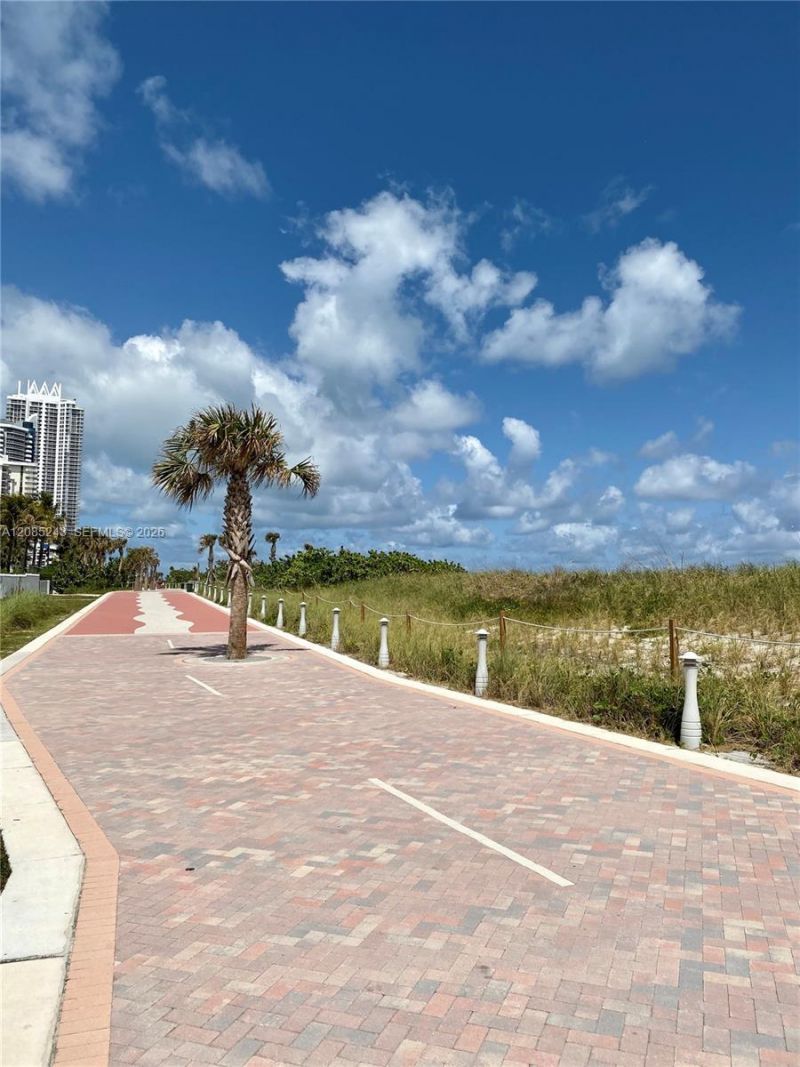 5825 Collins Ave, Unit 5G, Miami Beach, FL 33140 Photo