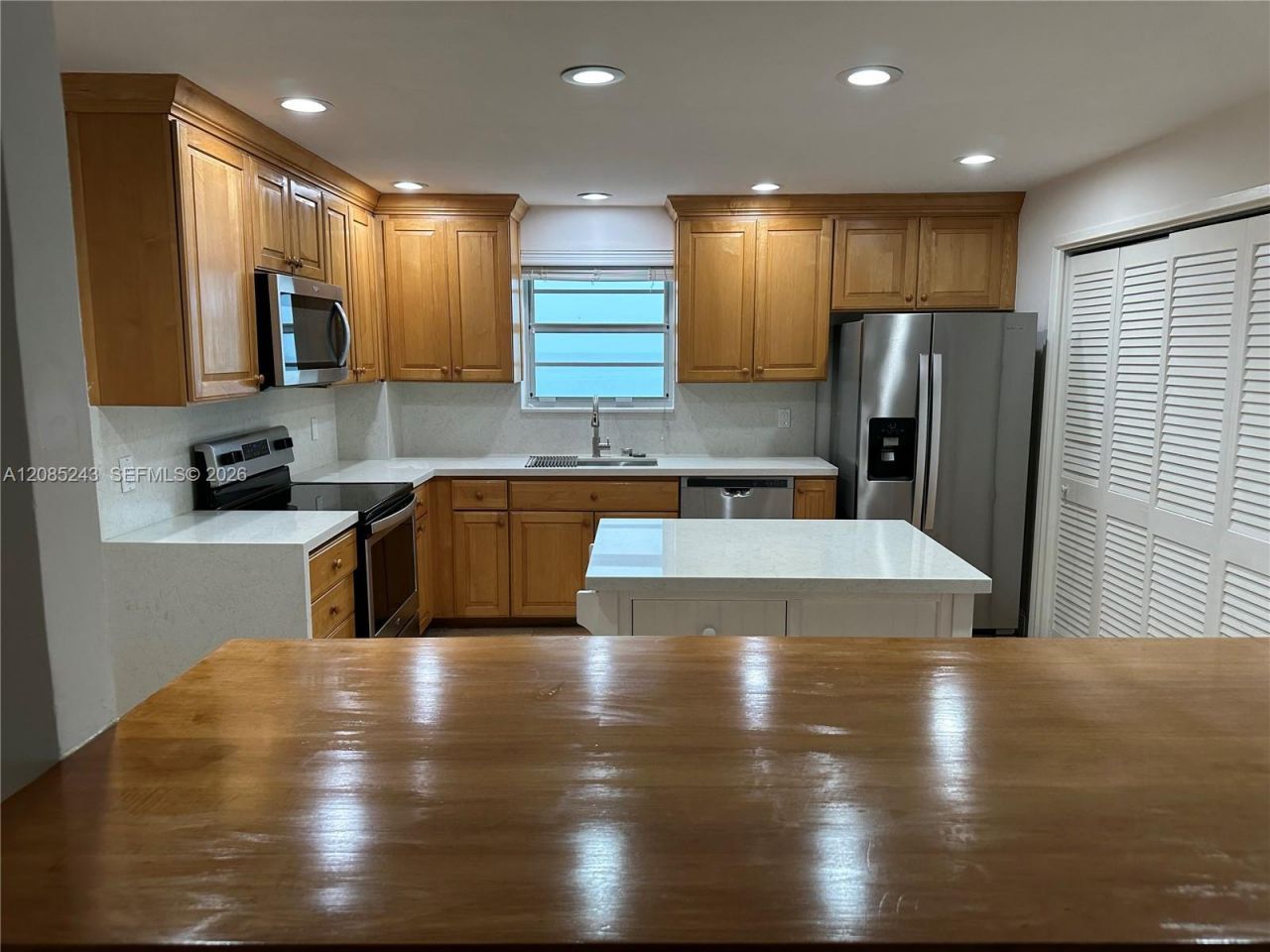 5825 Collins Ave, Unit 5G, Miami Beach, FL 33140 Photo