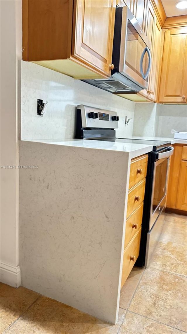 5825 Collins Ave, Unit 5G, Miami Beach, FL 33140 Photo