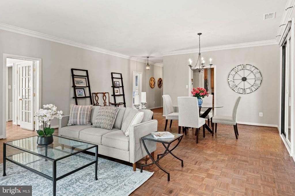 14 CHAMOND, DEVON, PA 19333