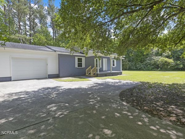 690 Maple Hill School Road, Maple Hill, NC 28454