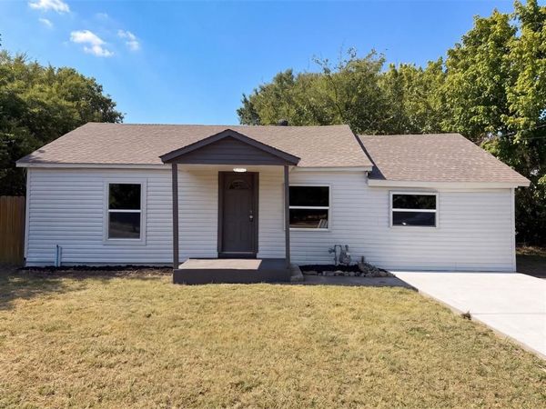 1418 Moss Street , Gainesville, TX 76240