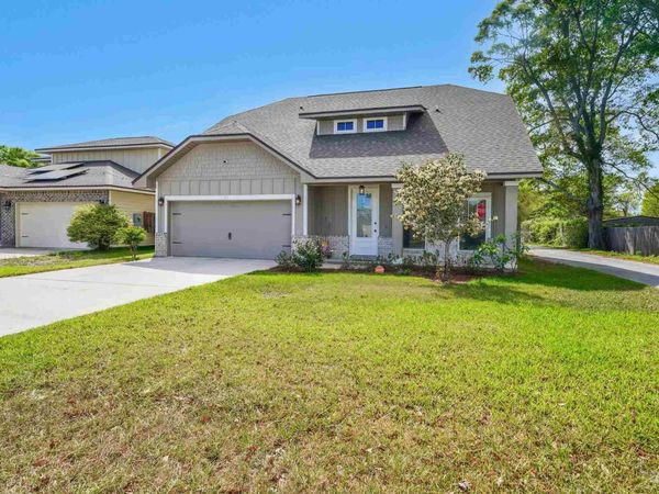 61 5th St, Shalimar, FL 32579