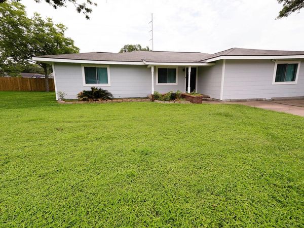 214 South ST , Schulenburg, TX 78956