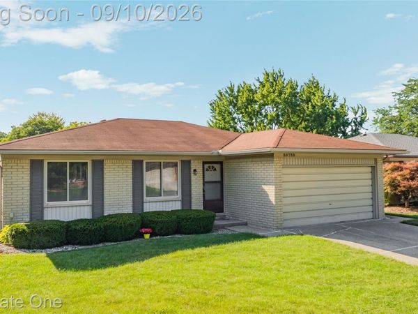 39739 Dorian Drive, Sterling Heights, Mi 48310