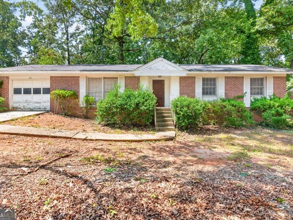526 Stonewood Drive, Stone Mountain, GA 30087