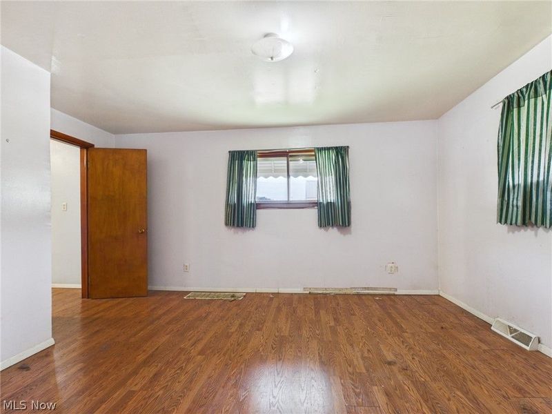 56031 W 2nd Street, Bridgeport, OH 43912 Photo 11