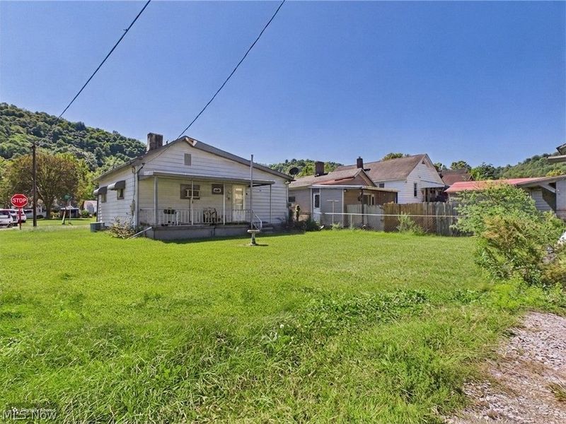 56031 W 2nd Street, Bridgeport, OH 43912 Photo 2