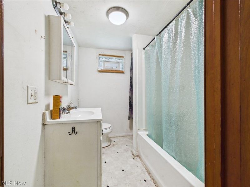 56031 W 2nd Street, Bridgeport, OH 43912 Photo 9