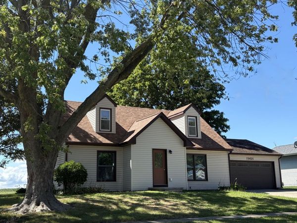 1901 Kenny Avenue , Champaign, IL 61822