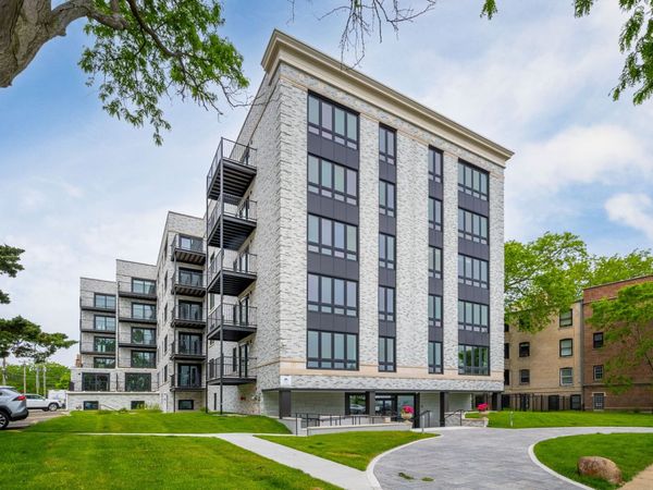 550 Sheridan Square , Unit 302, Evanston, IL 60202